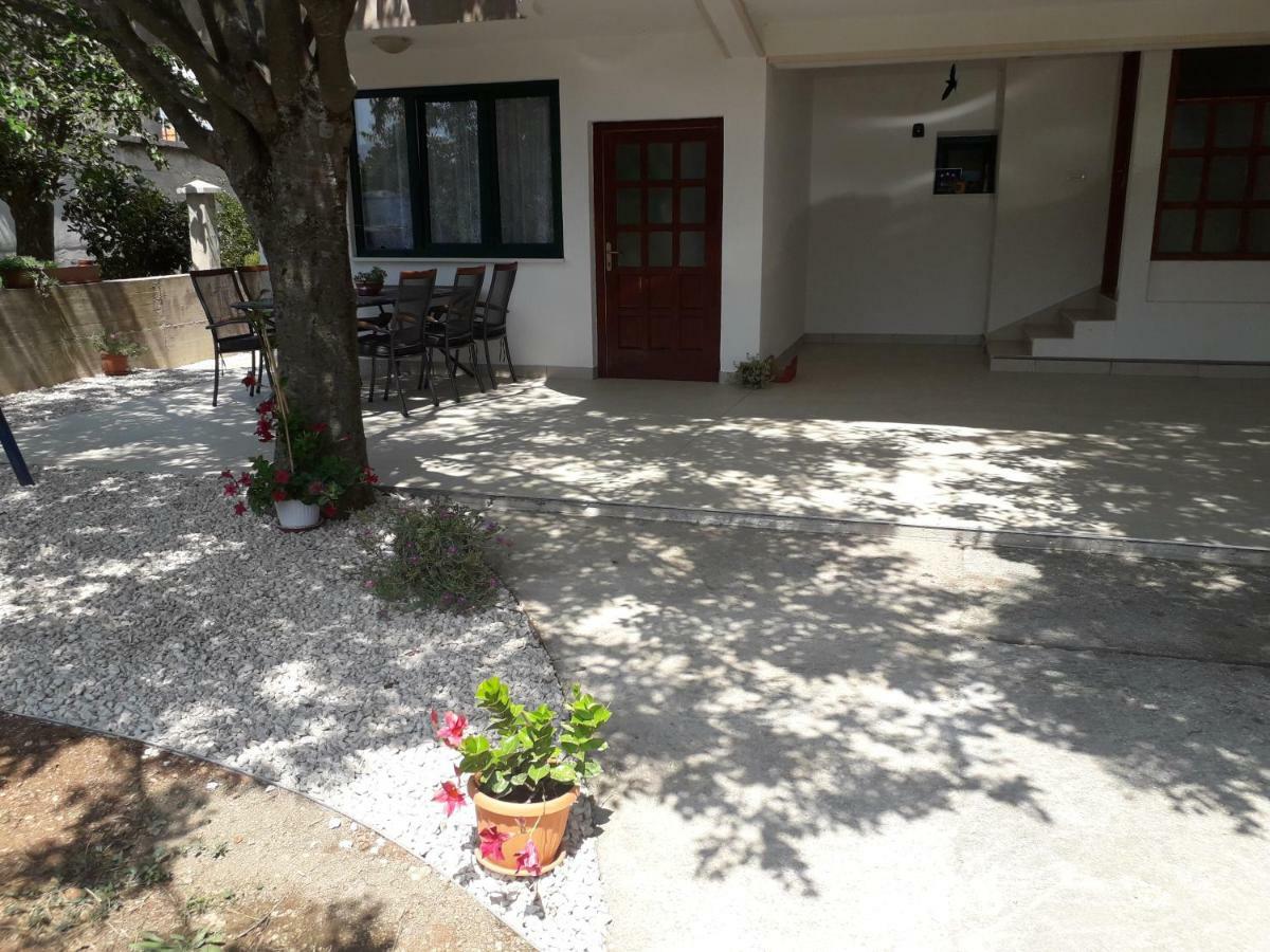 Apartment Karla Snb Лозовац Экстерьер фото